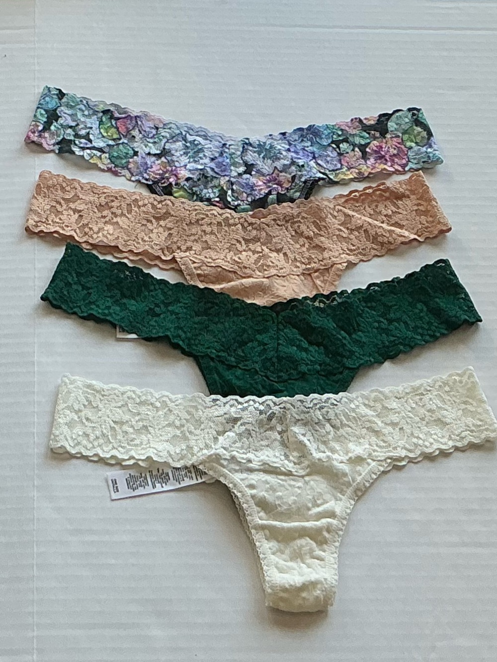 (4) Hanky Panky Signature Lace Low Rise Thongs